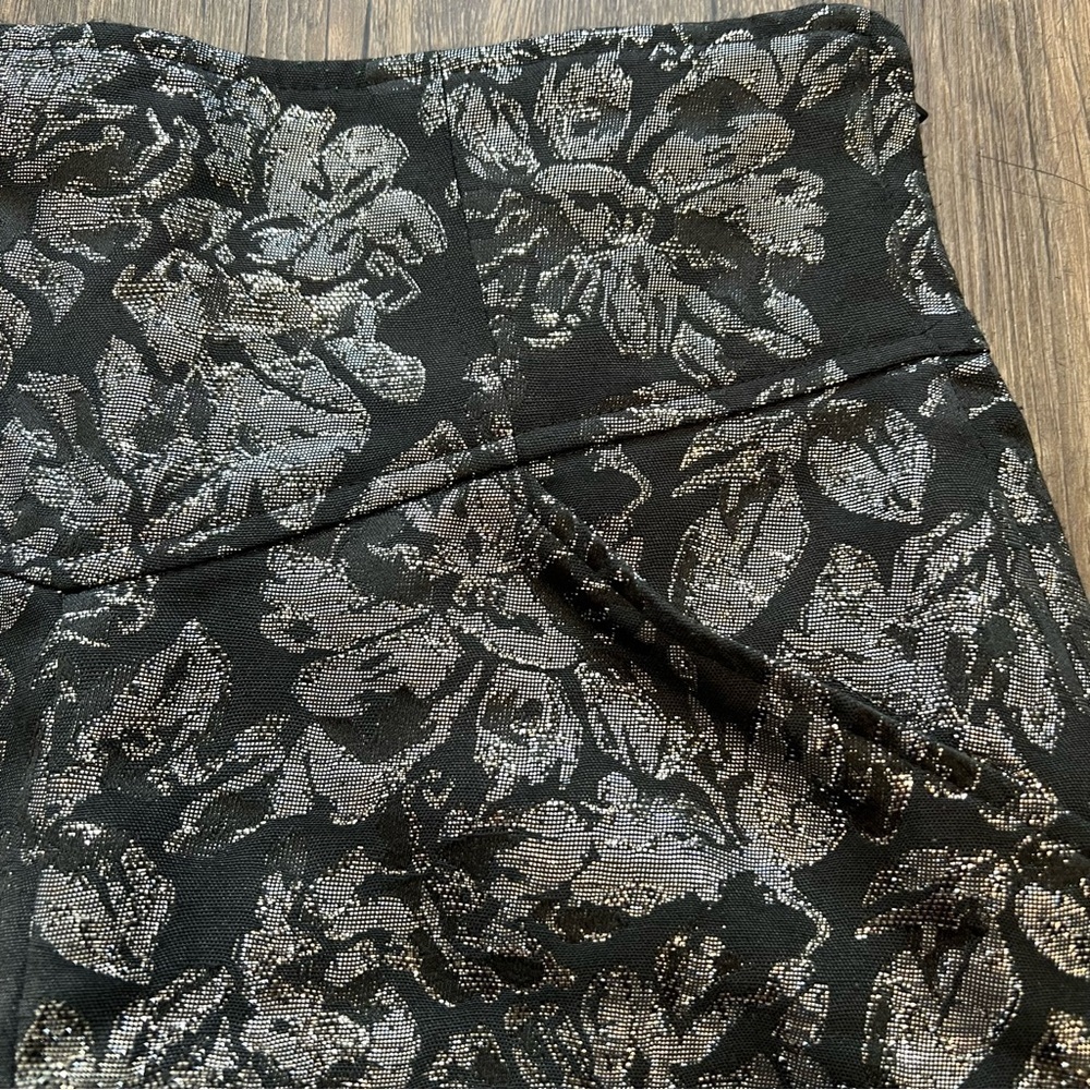 H&M Shimmering Silver Metallic High Waisted Black Floral Mini Skirt Size 6 - Picture 5 of 10